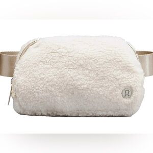 Lululemon Everywhere Fleece Belt Crossbody Bag Natural Ivory Sherpa